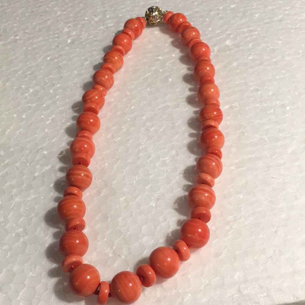 GENS EN VOGUE SALMON BAMBOO CORAL BEADED NECKLACE - Picture 2 of 7